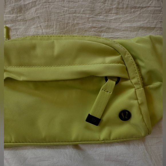 Neon green lululemon belt bag - Picture 3 of 8
